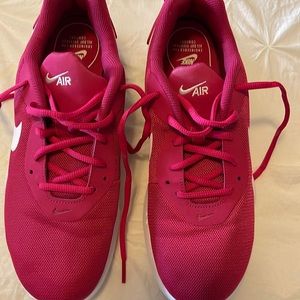 Women’s pink Nike
